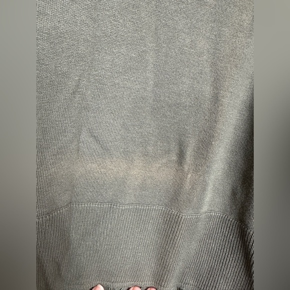 New DG2 Diane Gilman Green Sweater with fringe tassel accents Sz S NWD - Picture 4 of 7